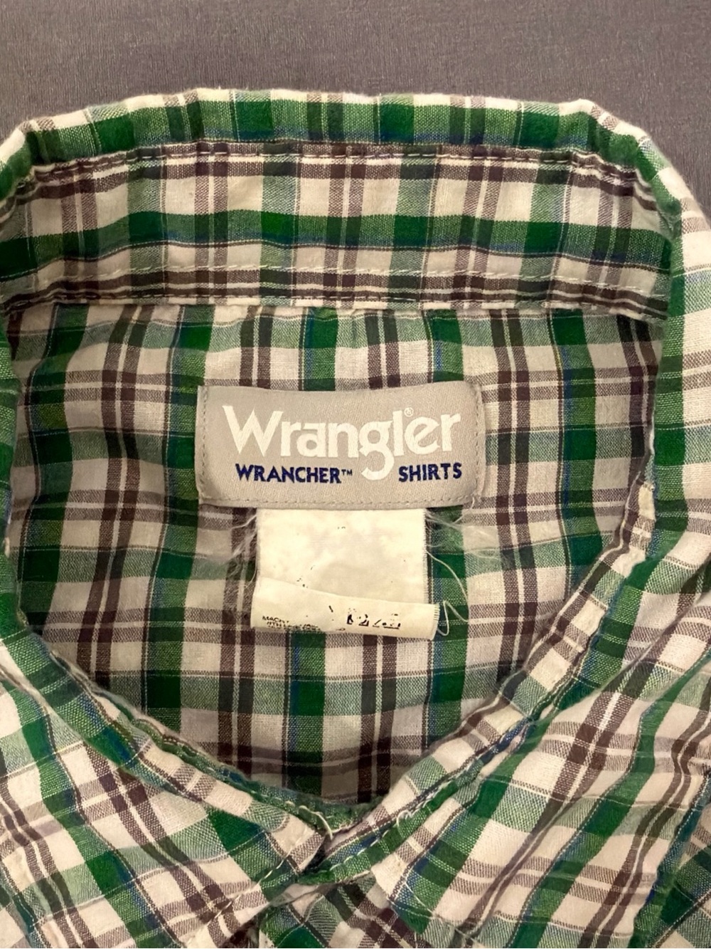 Wrangler Green and White Plaid Short-Sleeve Button-Down Shirt - Picture 3 of 4